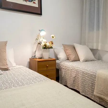 Casa Davallada: Central Pet-friendly Duplex Apartment *