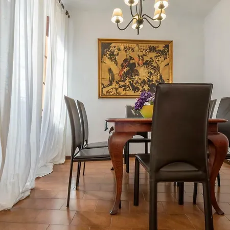Casa Davallada: Central Pet-friendly Duplex Apartment *